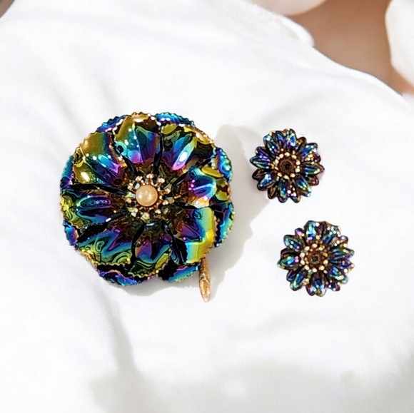 Brooch Enamel Rainbow Metallic Floral & pearl Brooch and Clip Earrings SET 60s - Picture 2 of 3